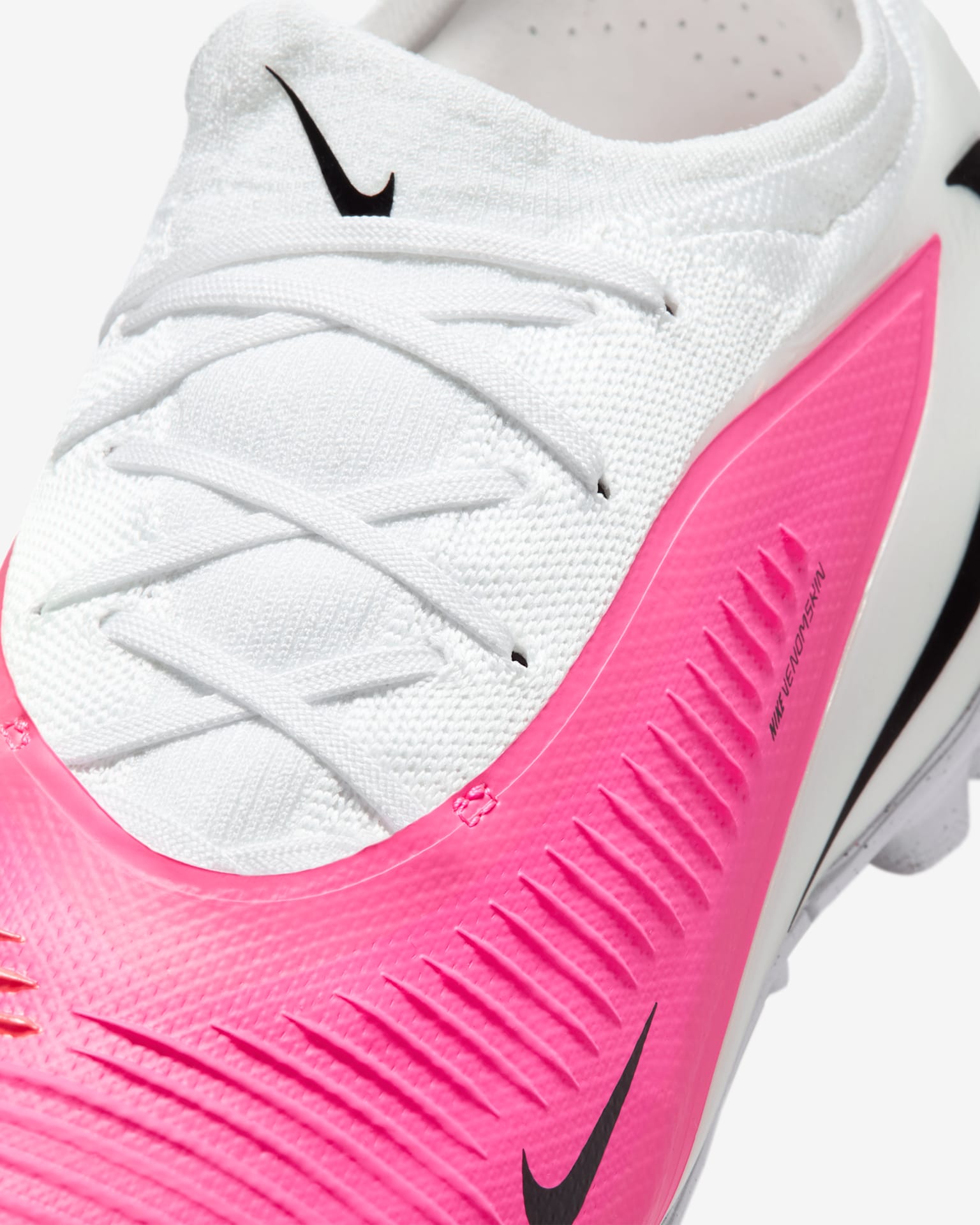 NIKE公式】ナイキ ファントム 6 LOW プロ ターフ サッカーシューズ NIKE公式】ナイキ ファントム 6 LOW プロ ターフ サッカーシューズ